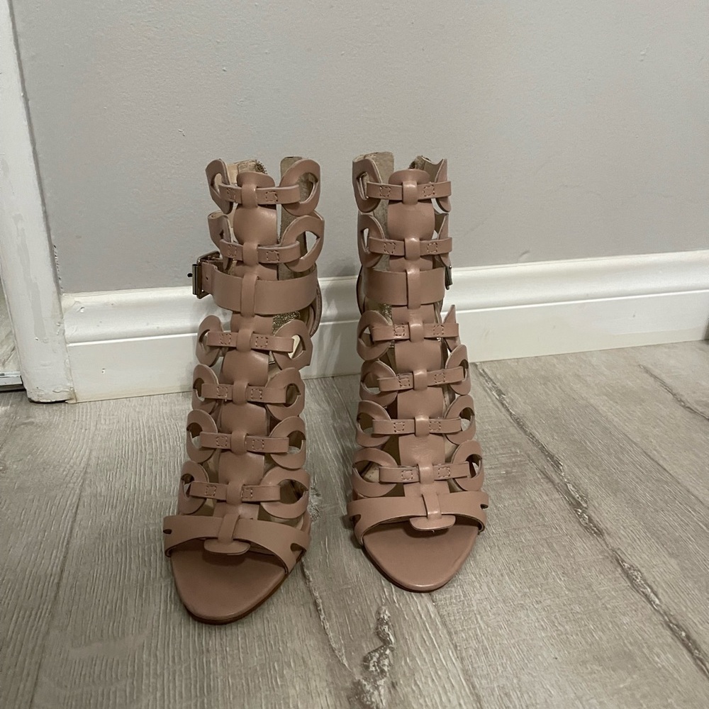 Vince camuto